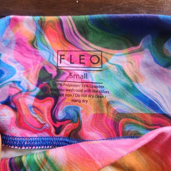 Fleo Shorts - Picture 3 of 3